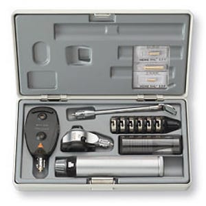 Diagnostic set with oto-ophtalmoscope BETA200, case and battery handle