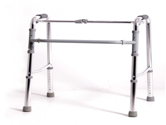 Andador para adultos, aleación de aluminio para andadores  discapacitados, reposabrazos para andadores ancianos, altura ajustable,  paseo auxiliar : Salud y Hogar